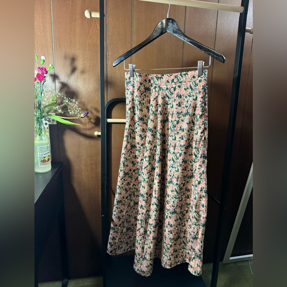 Floral print, flowy long skirt